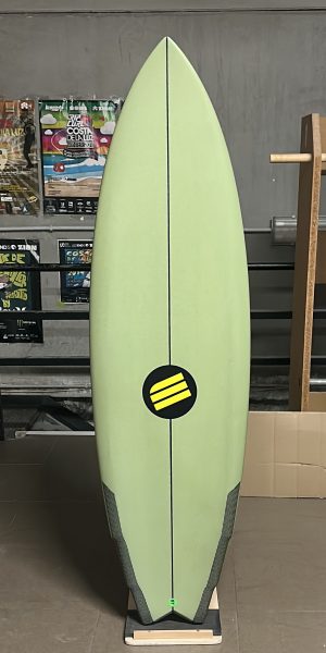 tabla de surf a medida 60B8B390-3298-4FAA-B864-95172D0E62AA
